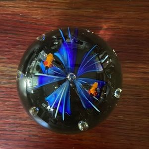 Glass paperweight smooth bottom-no signatures